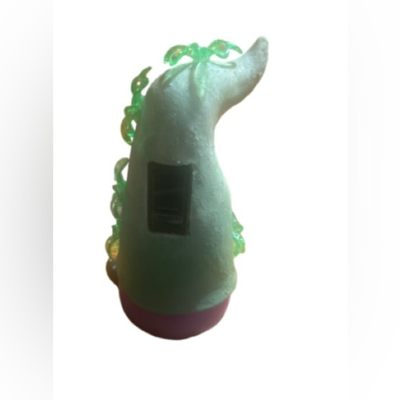 Garden Gnome with Green solar LED Hat - Picture 8 of 9